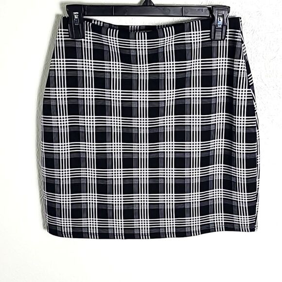 Chocolate Black & White Plaid Mini-Skirt, Size Large - Picture 4 of 6